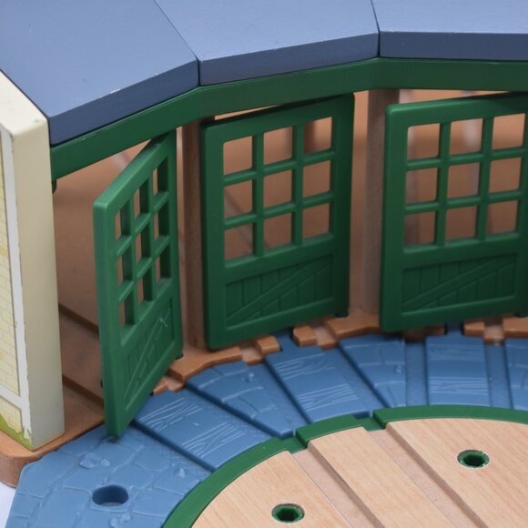 Roundhouse Tidmouth Shed w/5 Stalls Wooden Railway Thomas & Friends Train Engine - Picture 8 of 14